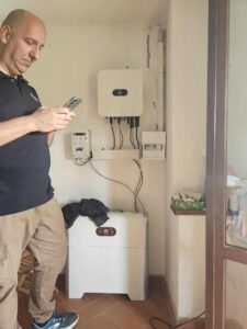 Un installatore impianto fotovoltaico in appalto fa lavori mediocri, non curando l'aspetto estetico e funzionale